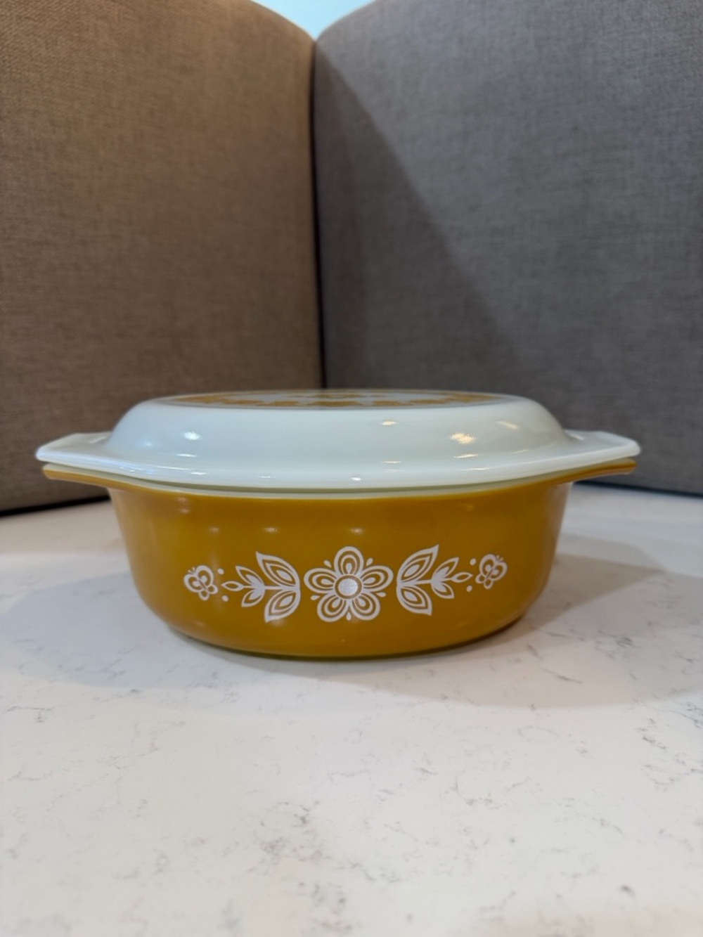 Pyrex Butterfly Gold 1-1/2 Qt Oval
Casserole Baking Dish 043 W/Lid 943C